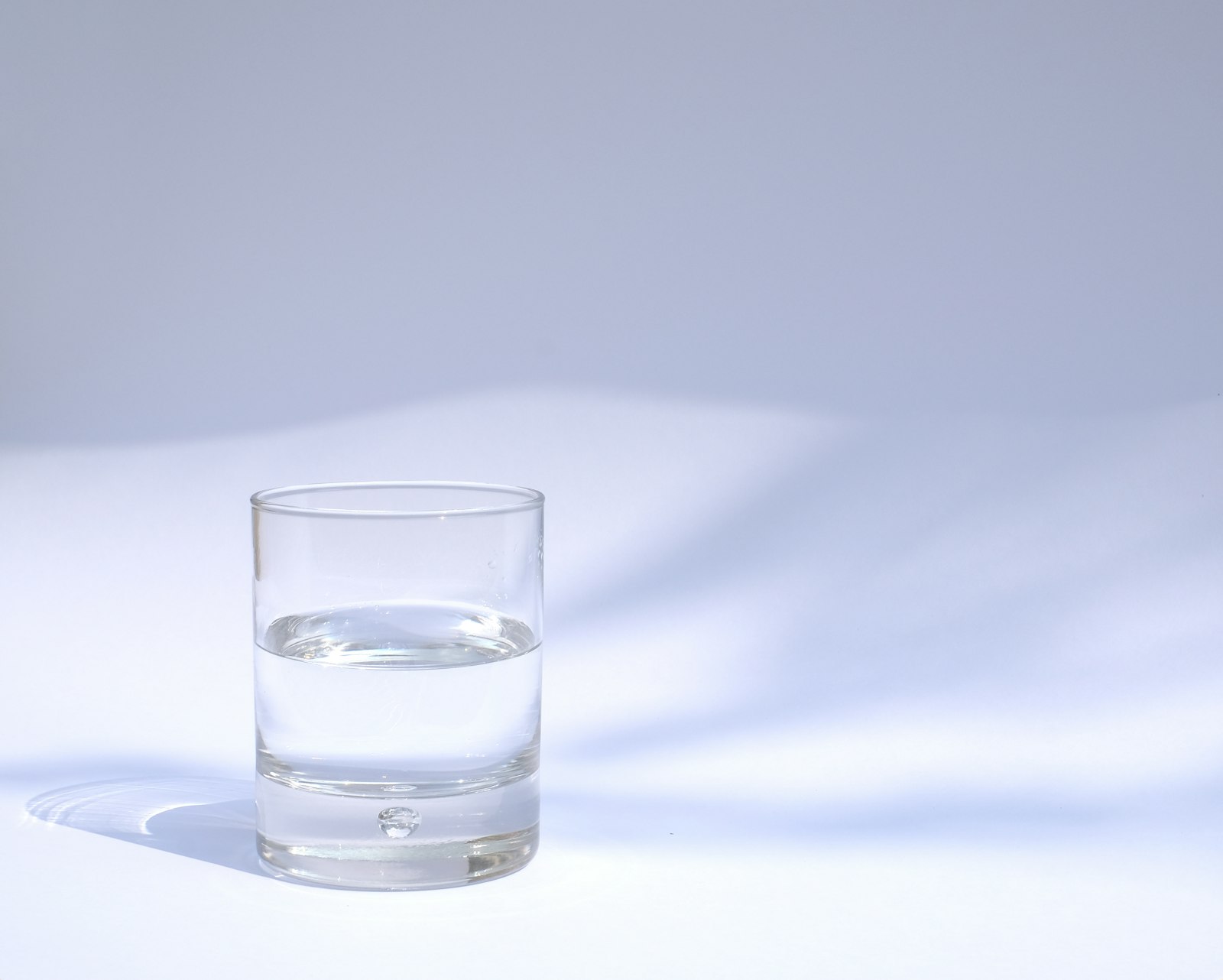 Hidratación: cuánta agua necesitas realmente al día